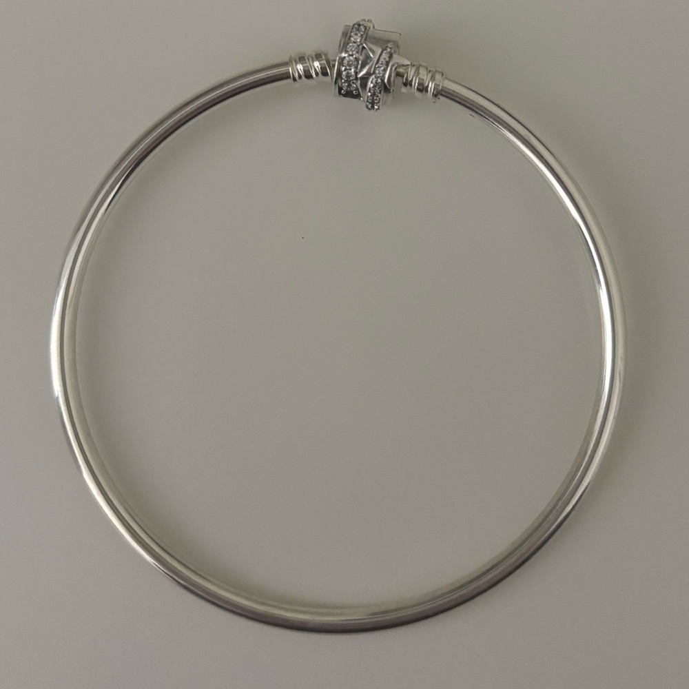 Size 19 star bangle